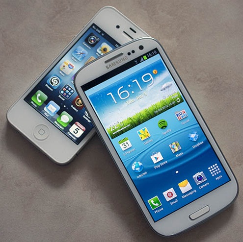 iPhone 5, 5s cũ giá rẻ và Samsung Galaxy S III đọ độ mượt màn hình